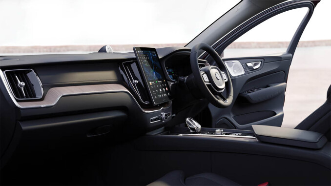 Volvo XC60 2.0 T8 [455] PHEV Ultra Dark 5dr AWD Gtron [NI] Estate - Image 4